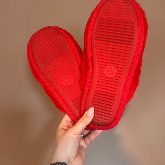 [Target] Fuzzy Slippers - Picture 2 of 2